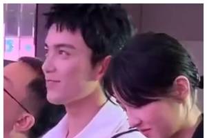 吴磊和张子枫坐在一起,看到吴磊看向她的眼神,女粉丝们彻底酸了