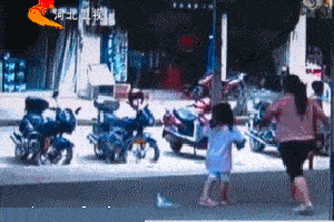 搞笑gif:孩子,我真是看不懂了啊!你是男孩还是女孩!