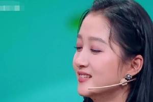 沈腾当众给关晓彤卸妆,却被华晨宇的表情抢镜,小心思藏