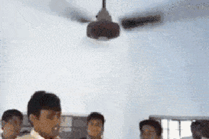 搞笑gif:看我的手速可以手抓风扇