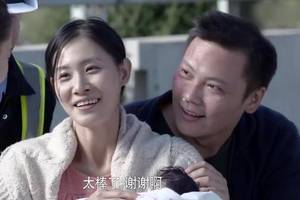 产科医生:何晶在肖程帮助下,保住了产妇的生命,顺利接生了孩子