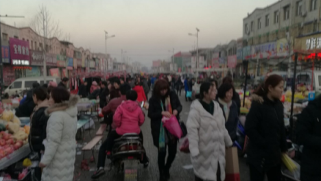 赶年集：忙碌了一年，准备年货