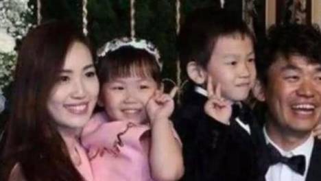 离婚三年，王宝强带儿子，马蓉带女儿，有啥不同