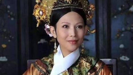 吴奇隆的前女友，18岁替母还债被人包养，现生三胎逆袭为人生赢家