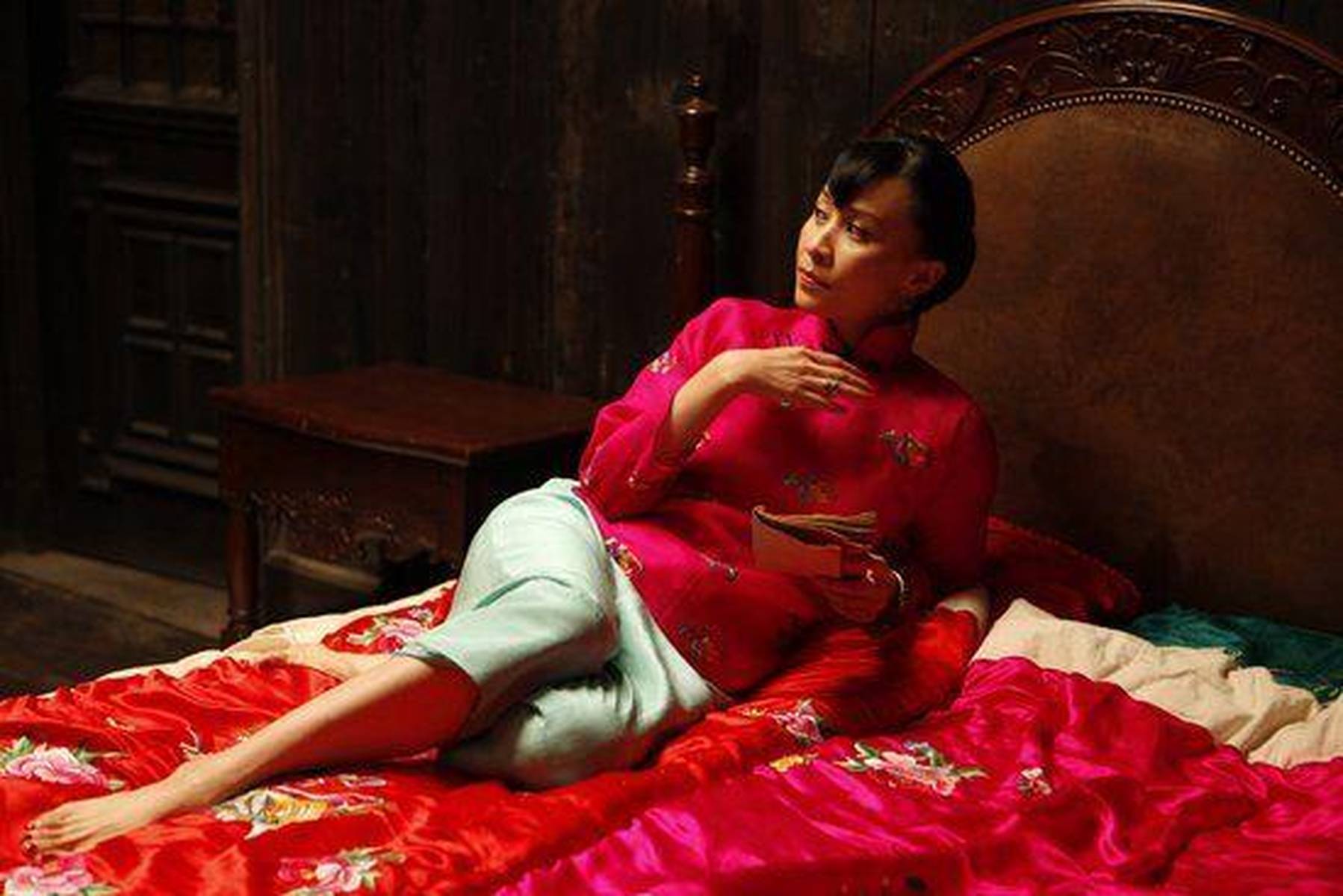 剧版《让子弹飞》播放超2亿次，关婷娜挑战刘嘉玲当县长夫人