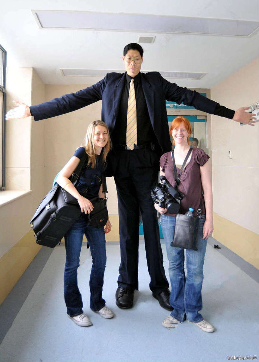 全国身材最高的10个人，姚明在他们面前只算小矮子