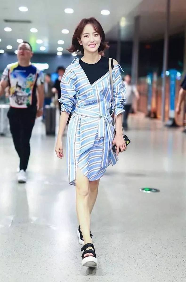 佟丽娅不仅是苗条，身高165体重80，这是干瘦的表现！