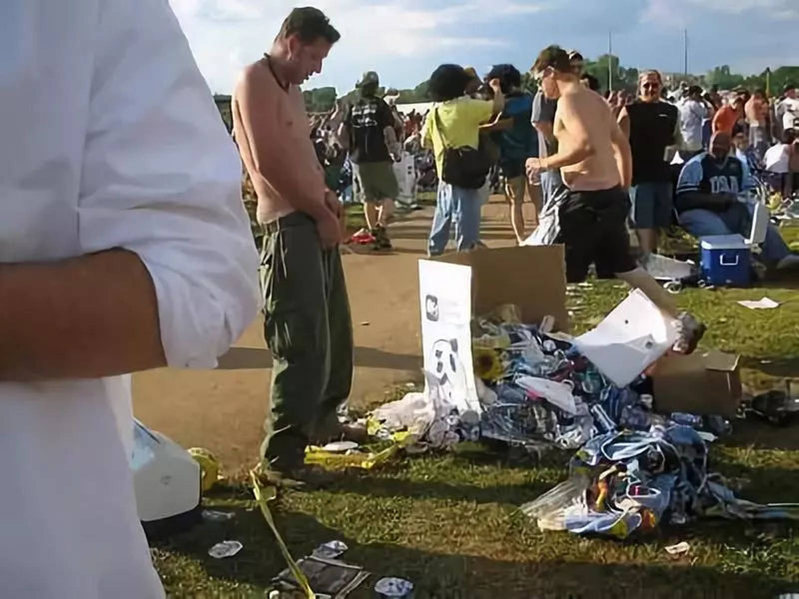 男人可以公然脱下裤子?巴黎妹纸们觉得这不公平