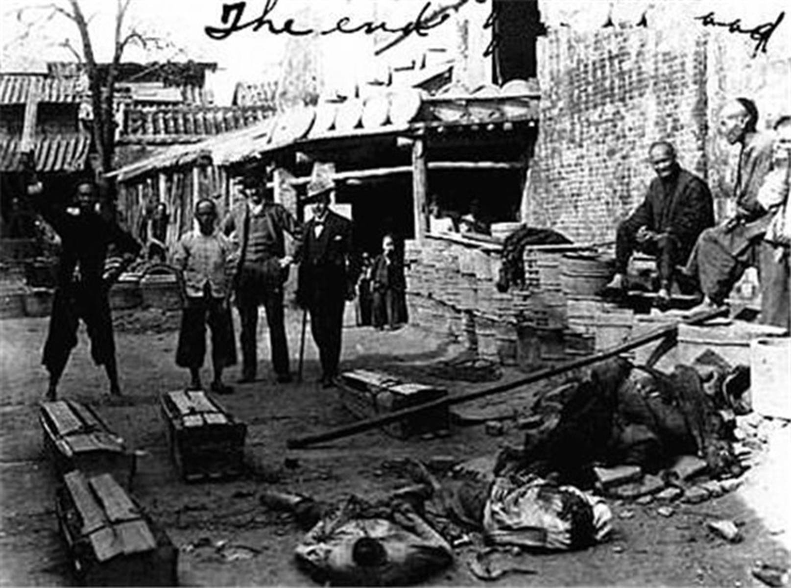 清末义和团成员被斩杀现场老照片