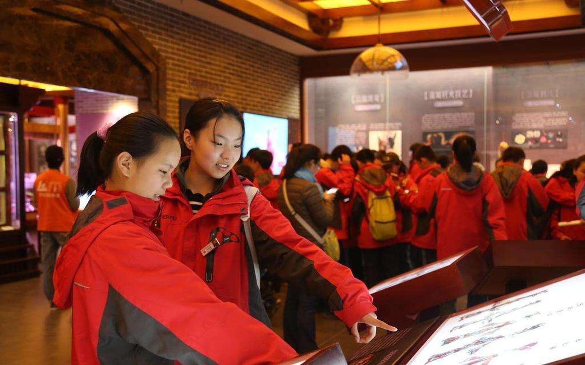 游学知：红色研学——构筑中国精神的新途径