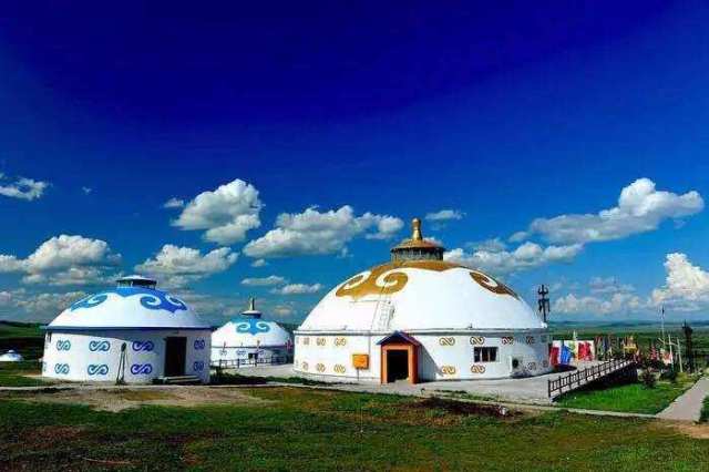 蒙古包是蒙古族牧民居住的一种房子.
