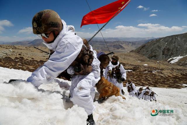 守护国土白雪茫茫雪山上他们是最可爱的的中国军人