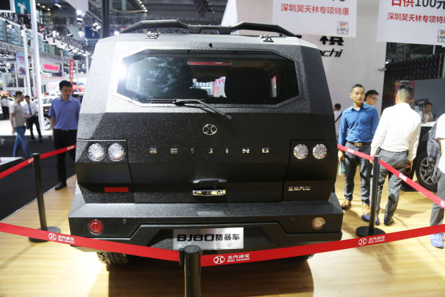 北汽bj80防暴车是一款硬派越野车,采用军用列装防爆底盘,可以实现全时