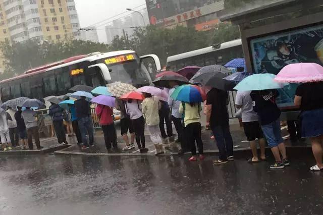 深圳下雨天必备生活指南,浪起来!