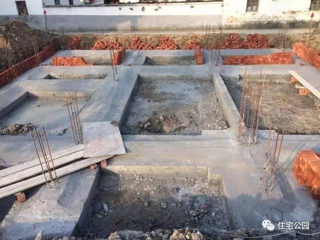 地圈梁施工