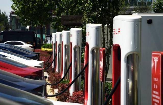 有限的石油恰恰用不完,你永远等不到枯竭那一