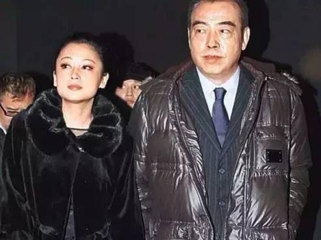 看看娱乐圈那些丑男配美女!