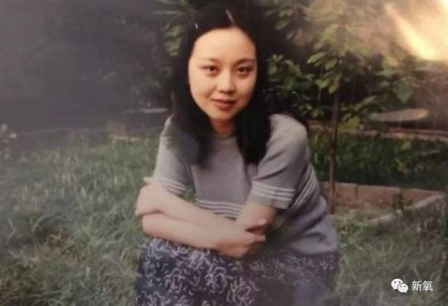 28岁才开始演戏,《公鸡打鸣,母鸡下蛋》里演女一号,一个女村长,也是很
