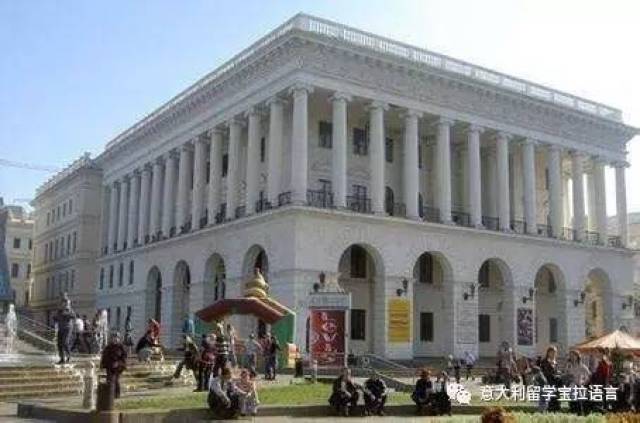 法国艺术大学排名_法国美女行为艺术