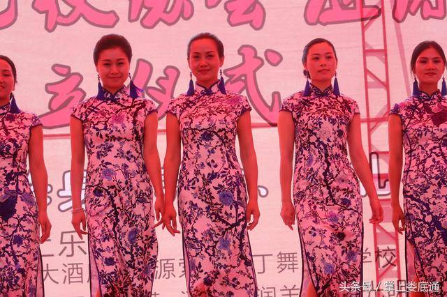 湖南涟源:美女们大秀旗袍 展示女人性感与魅力