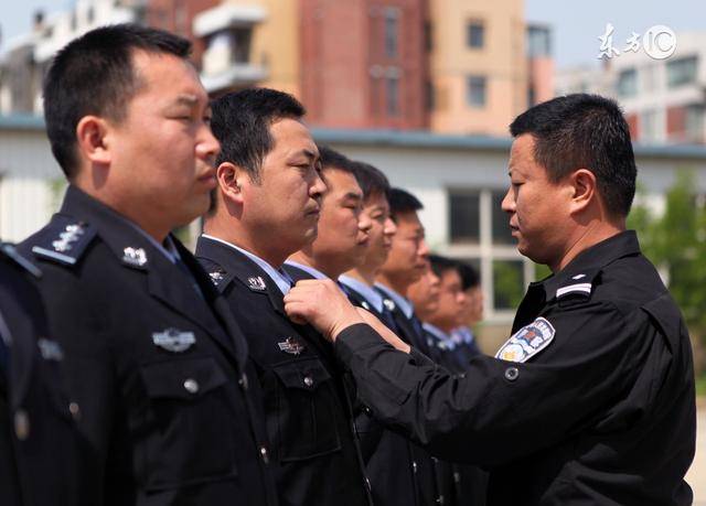 中国狱警:工作压力和薪资待遇成正比吗?