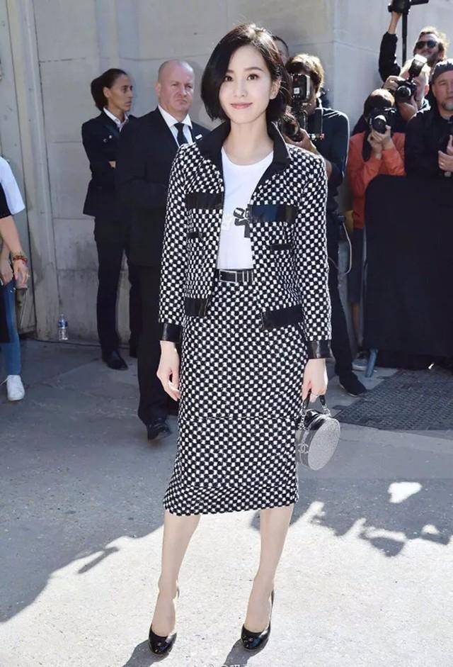 众星亮相巴黎时装周,章泽天,刘嘉玲穿衣被吐槽