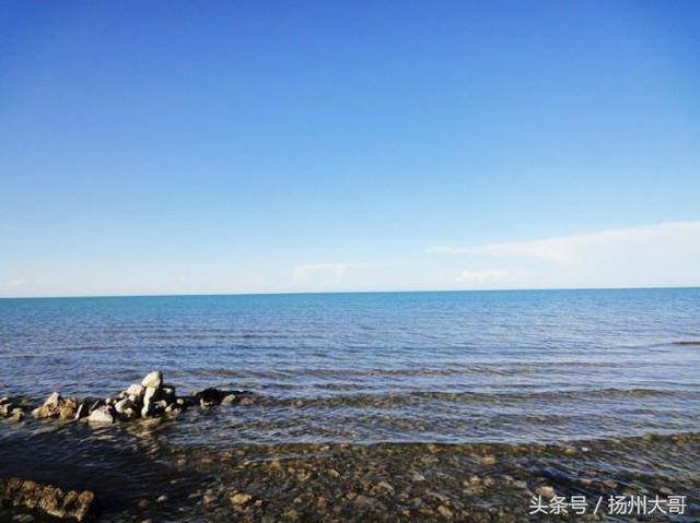 大美青海行之四:青海湖水碧天蓝,雪山倒映