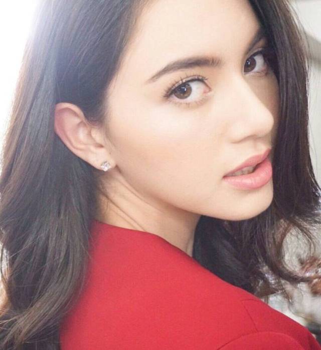 2.chompoo araya alberta hargate 英泰混血.