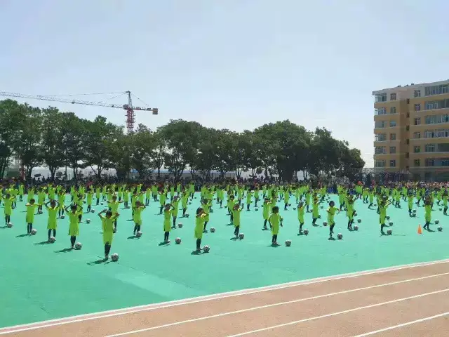 兰州榆中恩玲中学开启甘肃省青少年校园足球联赛!