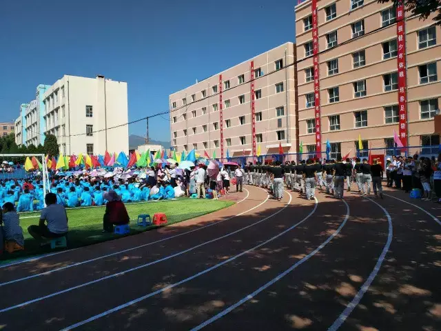 兰州榆中恩玲中学开启甘肃省青少年校园足球联赛!