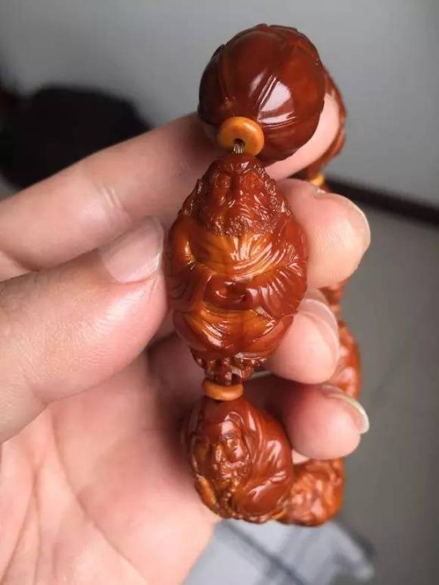 橄榄核最怕湿透的时候,突然进空调屋或者迎风吹,导致水分迅速蒸发,那