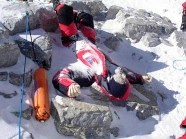 珠穆朗玛峰上的尸体竟成为登山者的路标