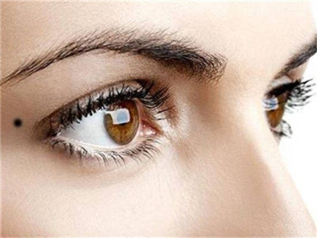实际上水汪汪的眼睛是肝气虚所致,可以通过吃中药来调整.