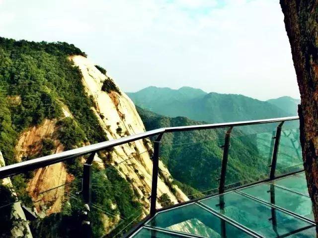 罗田天堂寨景区玻璃栈道,是继天门山,山,平谷天云山之后的国内第