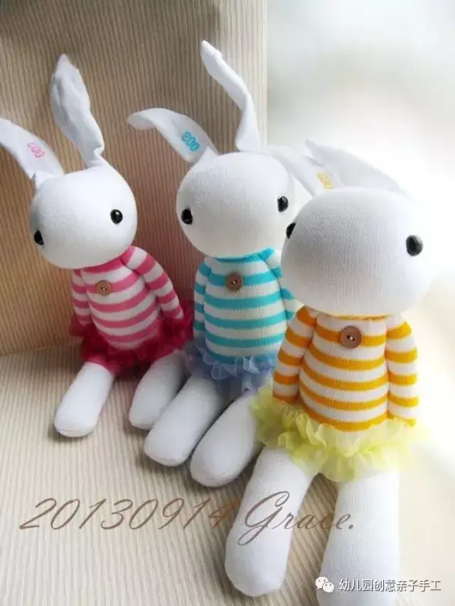 用舍弃的袜子做出可爱的小兔子玩偶,孩子超喜欢