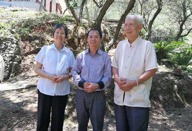 谢文淦爱心团应吴世平邀请拜谒大余县寺院