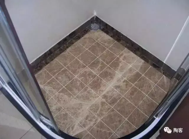 瓷砖上怎么做防滑地面 ea3383a6548f4af69d4426ac93e49165.jpg