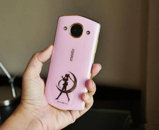 月棱镜威力!变身!美少女系列手机定制版重出江