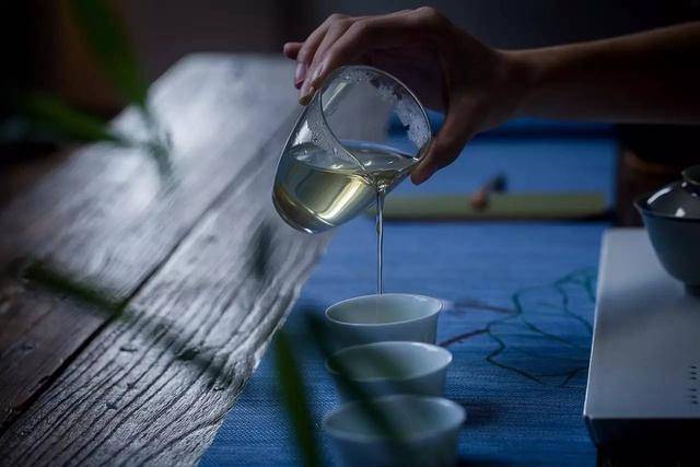 茶能醉客何须酒,自在清新柚花香