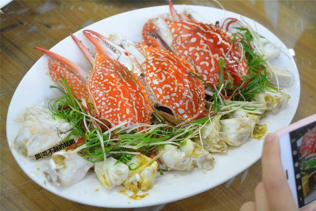 在大排档吃套餐,鱼虾蟹贝管饱,最后扶墙出