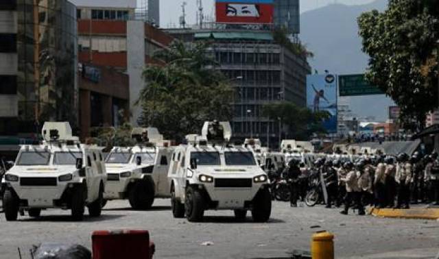 摩托车枪手扫射投票群众,委内瑞拉恐爆发内战