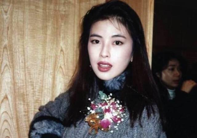 罗美薇年轻时候其实跟王祖贤有相似之处,只是她本人年轻时候不显嫩