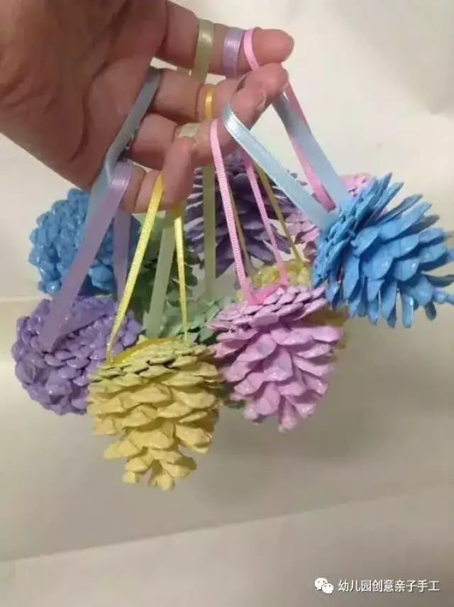 捡松果去咯,做幼儿园的吊饰和动物大观园!