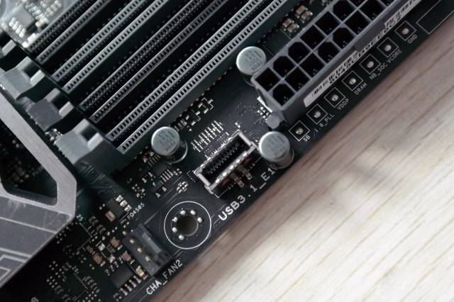华硕x370主板rog c6h遇上金邦定制内存!信仰更满