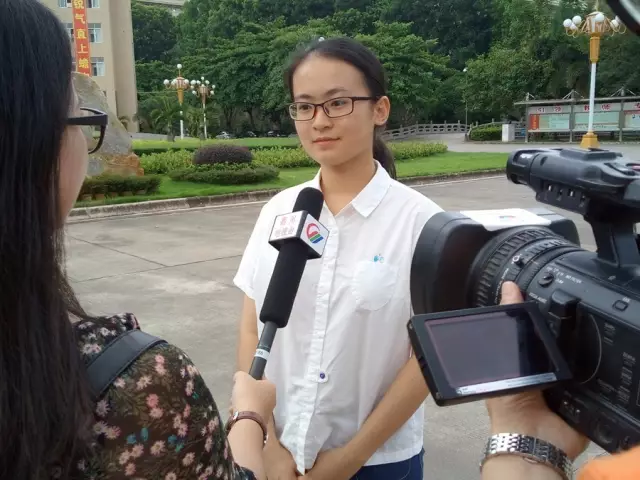 陈秀雯同学接受媒体采访,分享高考心得