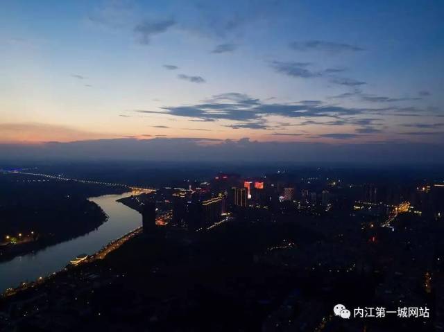 三万英尺高空航拍内江!夜景惊艳!