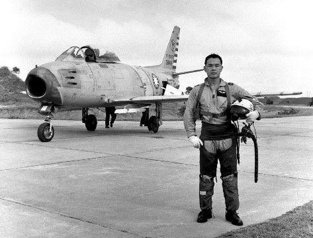 此人是台湾空军飞行员,周总理亲自为他升官