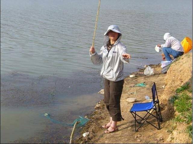 女人为什么不爱在野外钓鱼?看完你就明白了!