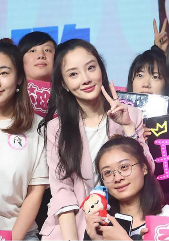 我的小璐姐"许多支持李小璐的粉丝都和她一起走过了十年的风风雨雨.