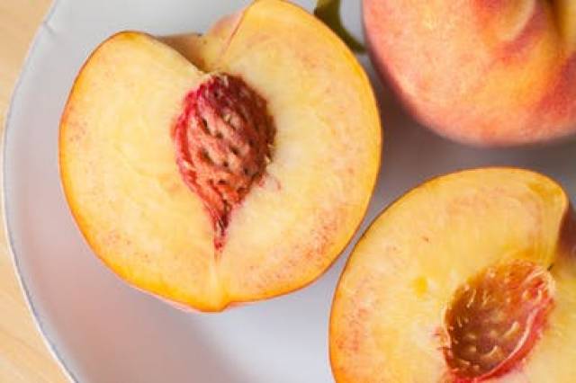 做夏天你终于选择一个完美的桃子:如何选择桃子